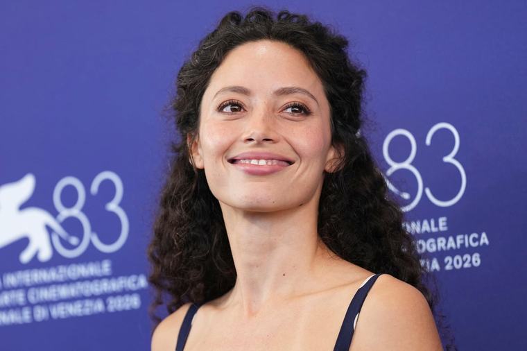 Ailín Salas, la actriz argentina de bajo perfil que llegó al Festival de Venecia junto a John Malkovich