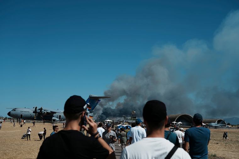 Un avión de combate del Ejército de Grecia se estrelló durante una exhibición aérea