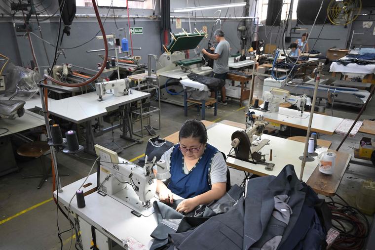 La industria textil habría prorrogado el acuerdo para reducir aportes y contener los despidos