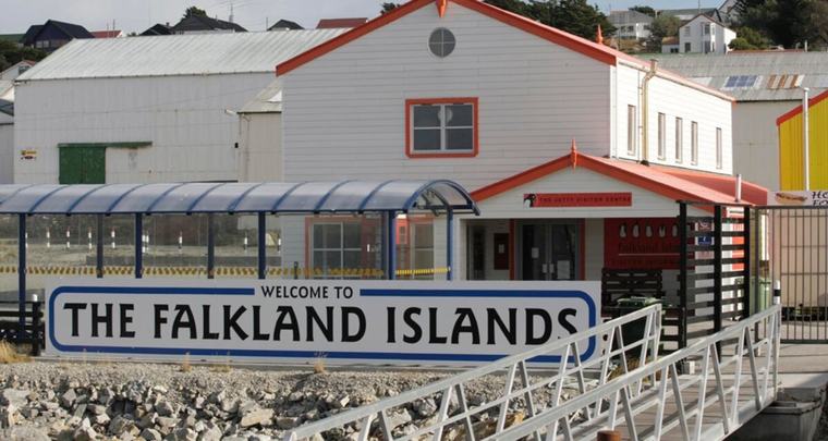 La economía de las islas Malvinas: pesca, el sueño del petróleo, fuerte peso del Estado y la protección militar británica
