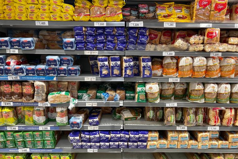 La Argentina sigue teniendo precios más altos en alimentos y servicios, pero otros bajaron