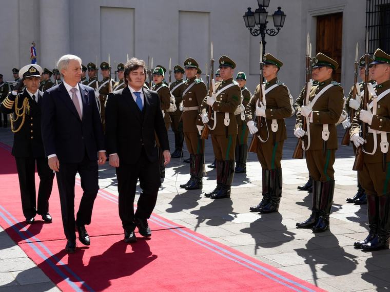 En la antesala de la cadena nacional por Malvinas, Milei se reunió con José Kast, presidente de Chile