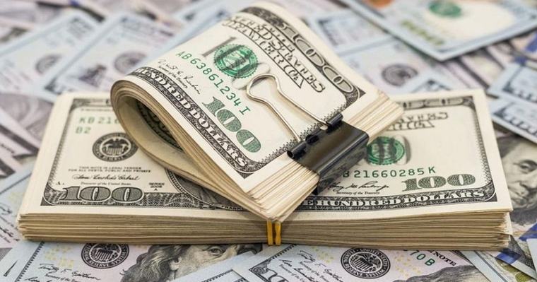 Efecto "fixing": el dólar minorista se estiró a $ 1.535 en el día clave para el pago de US$ 2.600 millones de deuda