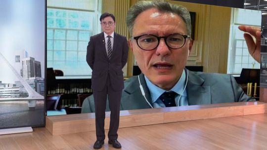 Luciano Floridi:“No debemos intentar frenar la IA, sino sumarla de manera inteligente y crítica”