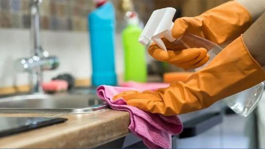 Nuevo sueldo de empleadas domésticas: cuánto cobran por hora y mes desde septiembre de 2026