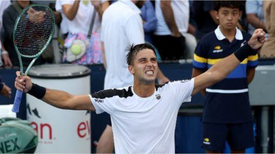 Tomás Etcheverry se quedó con el duelo de argentinos: venció a Mariano Navone y avanzó a los octavos de final del US Open