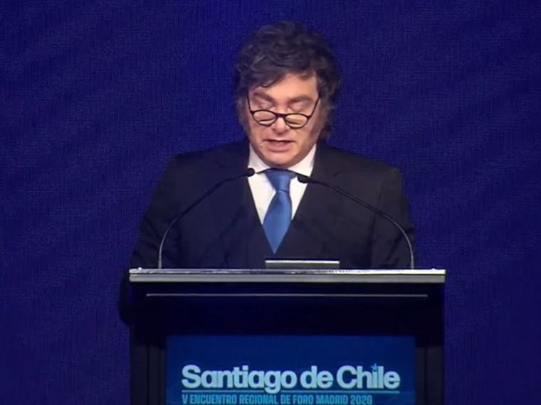 Milei habló en el Foro de Madrid en Chile, respaldó el programa económico del Gobierno y señaló a Macri: “Se dejó correr por los que tiraron piedras”