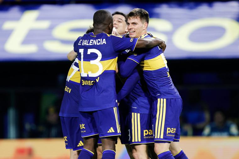 A qué hora juega Boca hoy