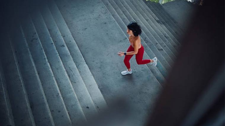 Cuántos segundos debemos subir y bajar las escaleras para adelgazar, ganar músculo y mejorar la salud