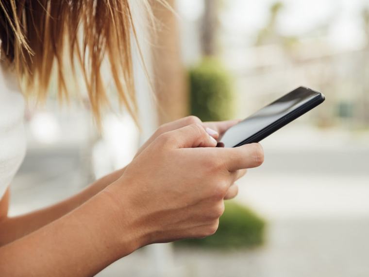 Cómo liberar espacio en el celular sin borrar fotos importantes: los trucos de Android y iPhone que no te podés perder