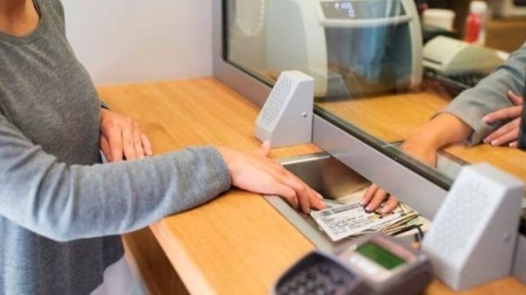 Avanza el plan de auxilio para las familias endeudadas y los bancos privados ya pueden sumarse