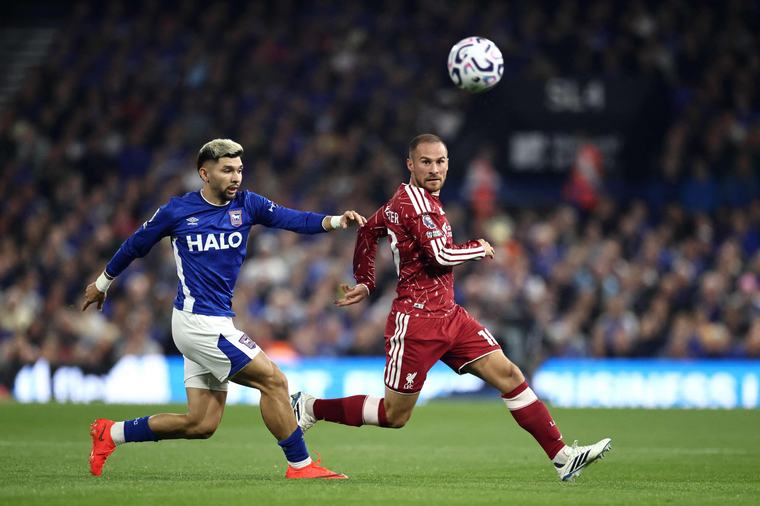 Alexis Mac Allister festejó ante Palacios en el éxito de Liverpool ante Ipswich, por la Premier League