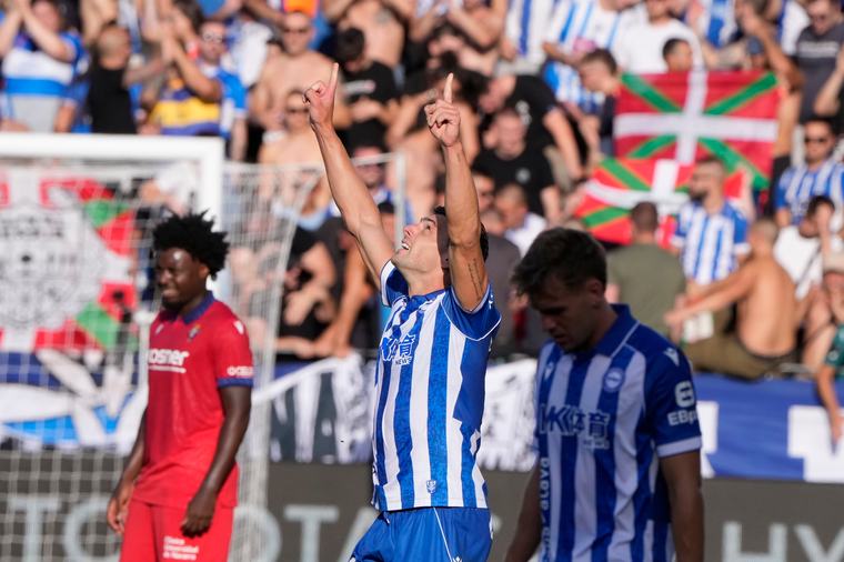 Liga de España: Lucas Boyé metió tres para el sorprendente Alavés