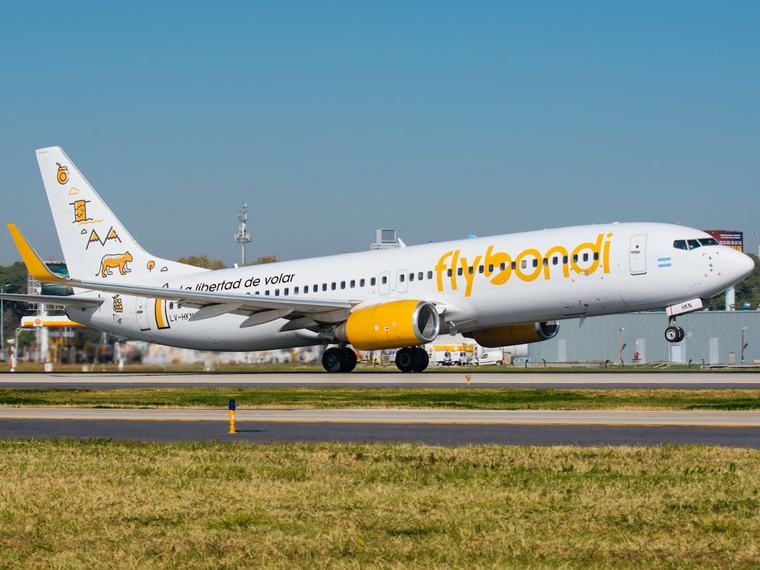 Flybondi avanza con su reestructuración y prepara el desembarco de OCA Air