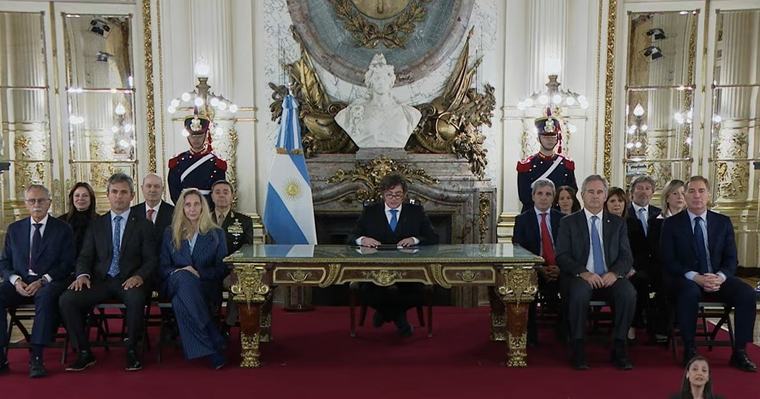 Milei se peroniza por Malvinas, enojo de los K y ¿cómo sigue la película con Trump?