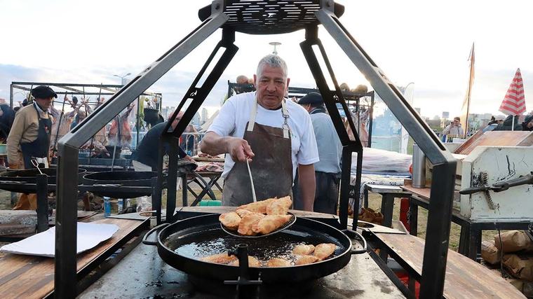 En 29 fotos: arrancó con todo la feria de Confluencia de Sabores en Neuquén