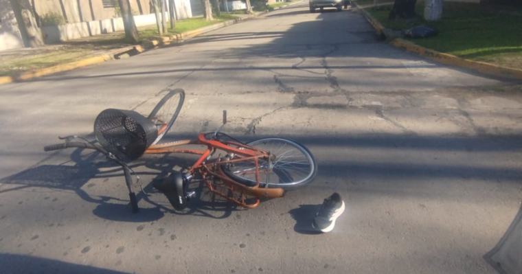 Tragedia vial Una mujer que iba en bicicleta murió tras chocar contra una camioneta en City Bell