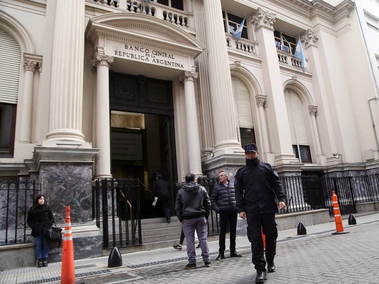Las proyecciones de los analistas del Banco Central para lo que resta del 2026: qué espera el mercado para la inflación y el dólar