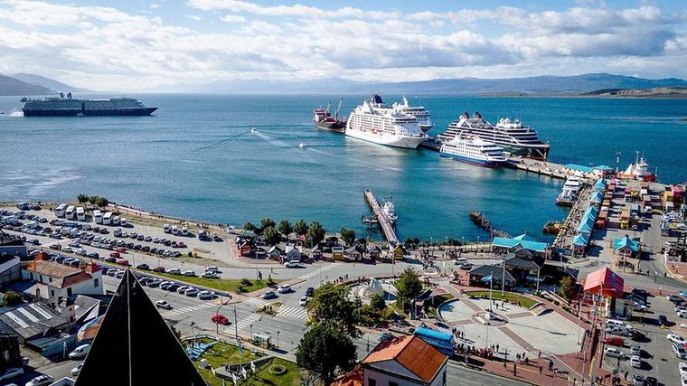 Milei firmará la creación de una base naval en Ushuaia "para resguardar la soberanía en la región"