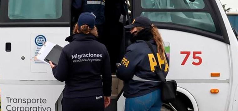 El gobierno de Milei duplicó el promedio mensual de expulsiones de migrantes