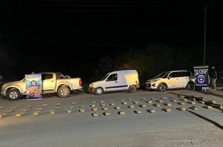 Secuestran 58 kilos de marihuana y apresan a 11 narcos refugiados en el monte de Villa Matoque