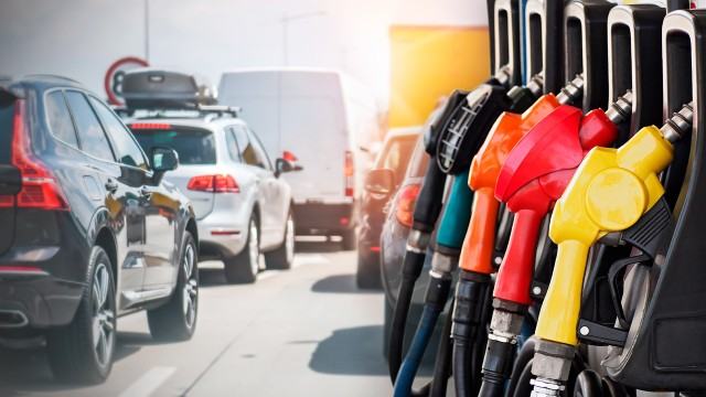 Los descuentos para cargar nafta y gasoil en septiembre 2026 con YPF, Shell y Axion