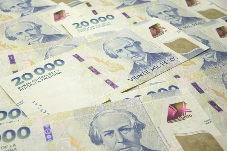 El crédito bancario siguió estancado en pesos y perdió dinamismo en dólares