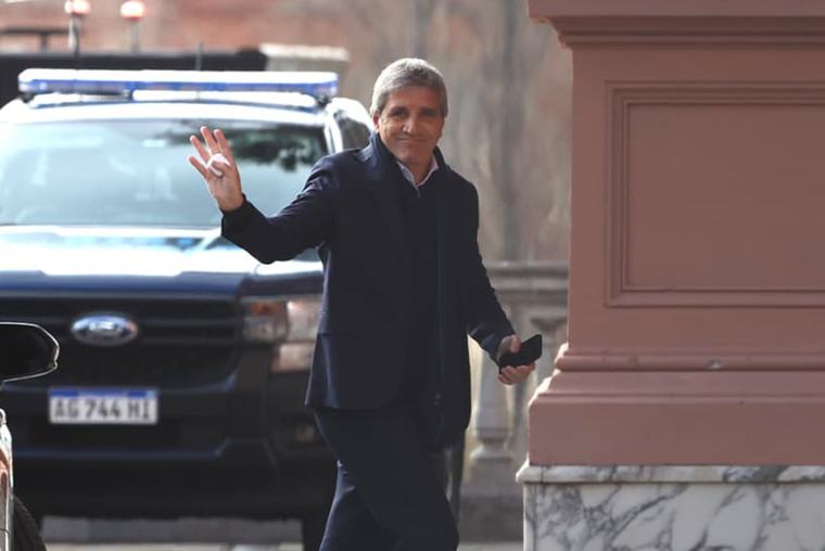 La nueva Cámara Federal dictó otro fallo favorable al Gobierno: confirmó el cierre de una causa contra el ministro Caputo