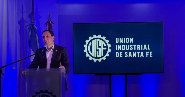 A coro con Moretti, industriales de Santa Fe cuestionaron a Caputo por tener sus bienes en el exterior