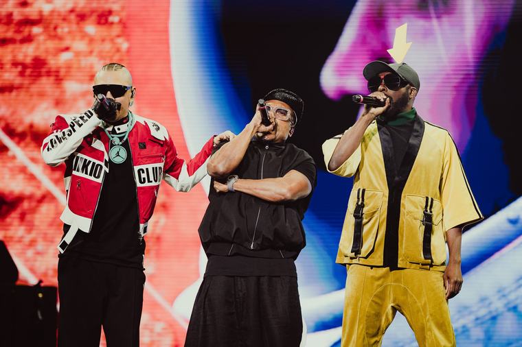 Black Eyed Peas: nostalgia millennial, hits imbatibles y una propuesta de matrimonio en el Movistar Arena