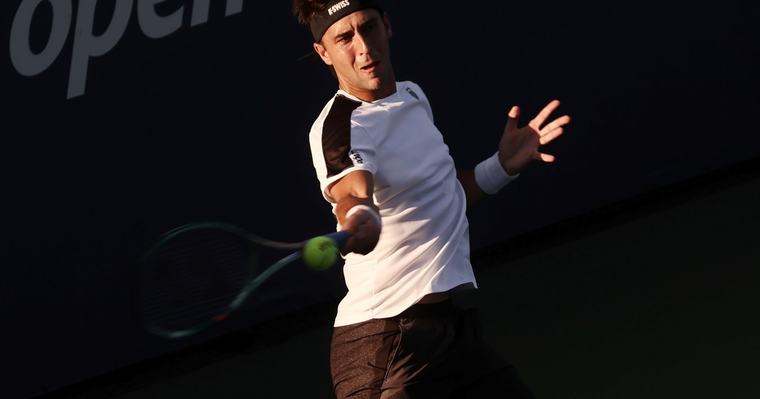 Tomás Etcheverry le ganó el duelo argentino a Navone y pasó a octavos del US Open