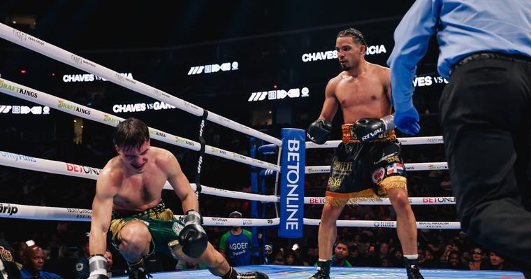 Boxeo: Veneno Chaves sufrió una paliza del dominicano Eridson García que lo tiró cuatro veces y lo tuvo al borde del nocaut