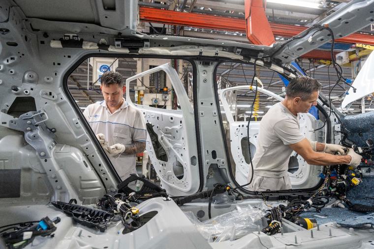 Se recuperó la producción automotriz en agosto, pero sigue en retroceso frente a 2025