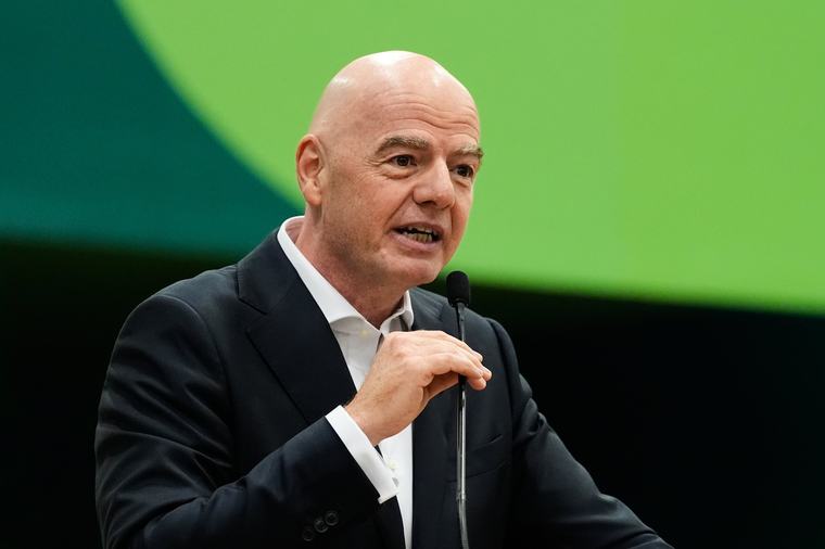 Pese a los cuestionamientos, Infantino confirmó su candidatura a reelección como presidente de FIFA