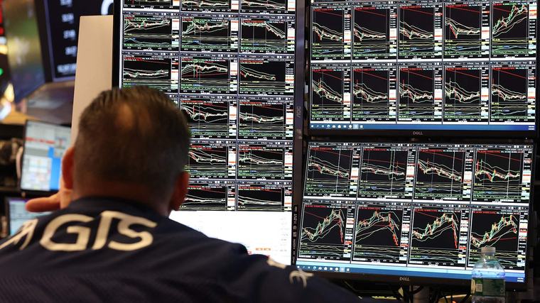 El riesgo país perforó los 500 puntos y cerró en su valor más bajo en poco más de dos semanas