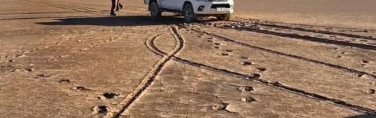 A un mes del ingreso ilegal de una 4x4 a Pampa del Leoncito, el vehículo sigue allí: dejó surcos de hasta 25 centímetros