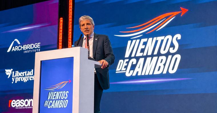 Caputo promete impuestos cero a nuevas rutas y retiene fondos para mantener 9000 kilómetros de caminos