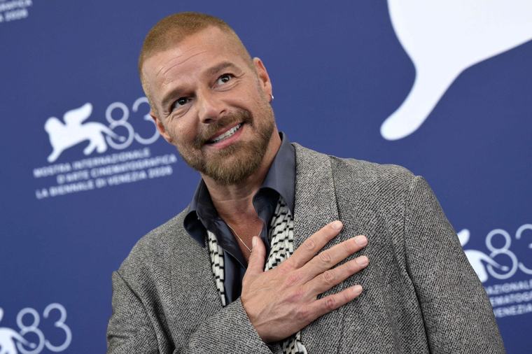 Ricky Martin presentó en el festival de Venecia el film de Gael García Bernal que produjo y en el que también actúa