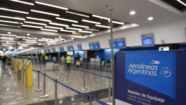 En medio de la amenaza de paro en los aeropuertos, la ANAC anunció un aumento salarial