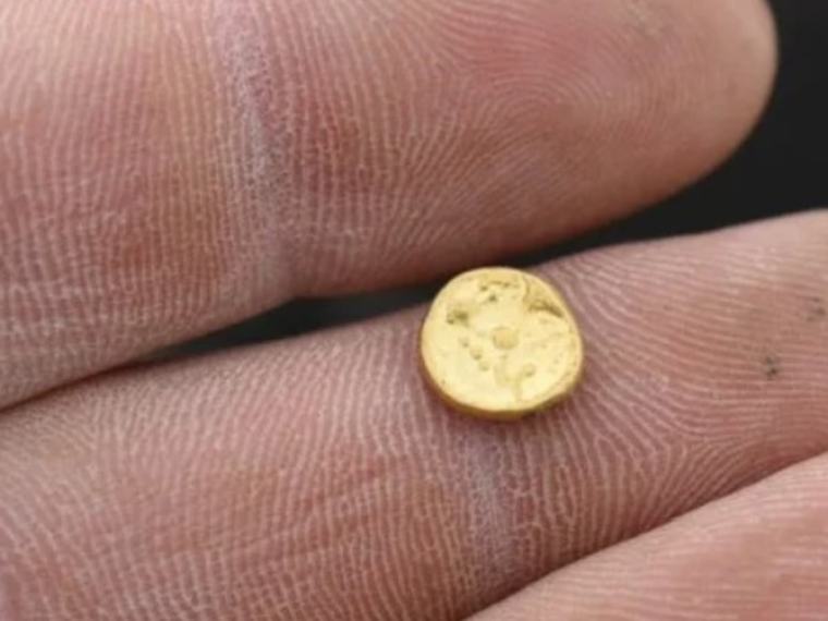 Everyone throws it in the trash, but it contains 22-karat gold particles that could be worth thousands of dollars