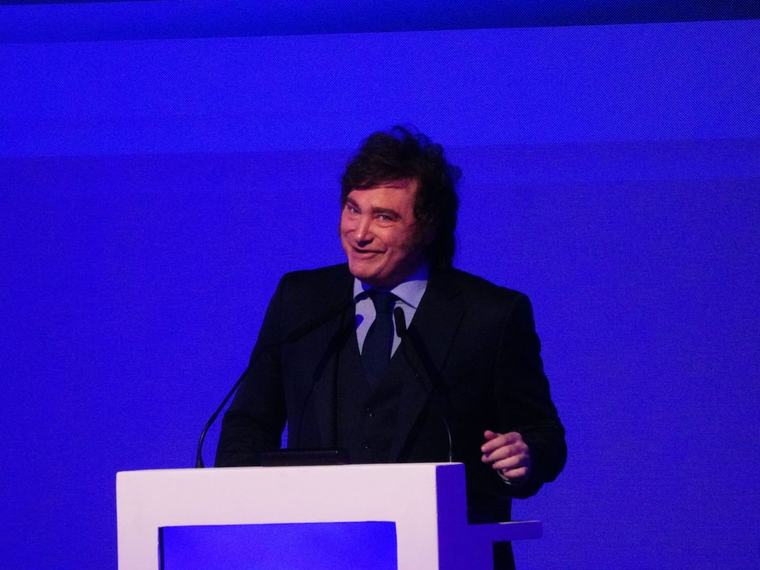 Atento a las elecciones en Brasil, Milei prepara una “cumbre azul” en Buenos Aires con líderes de la derecha latinoamericana