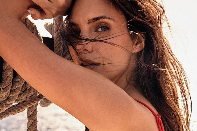 Macarena Achaga: su nueva serie, cómo vive el desarraigo y el ritual argentino que le contagió a su novio, Juanpa Zurita