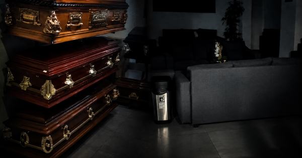 INEXPLICABLE Trabaja en una funeraria y captó una inquietante actividad paranormal: "Almas en pena"