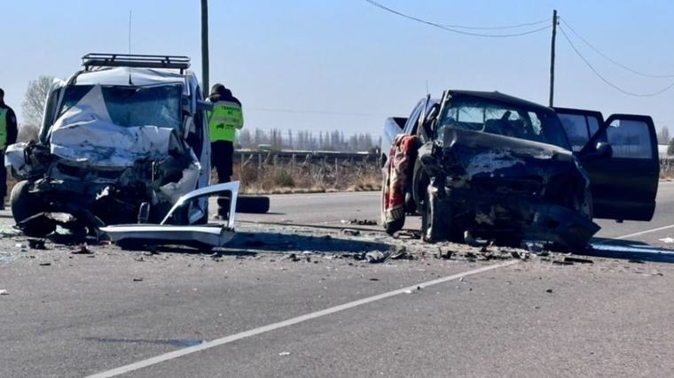 Video y fotos del accidente: así quedaron las camionetas tras el choque frontal en ruta 60