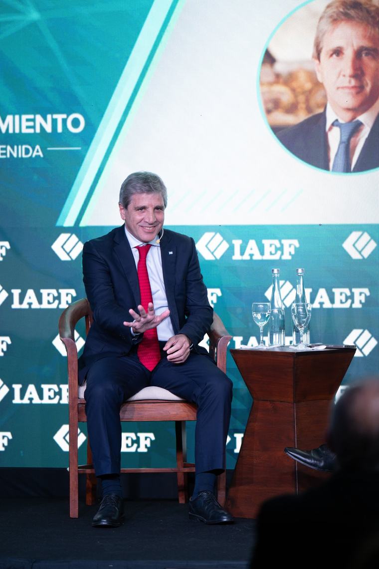 Caputo defendió la apertura y lanzó una advertencia sobre 2027: “El único temor es Kicillof”